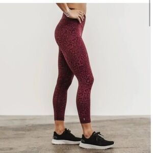 NOBULL Burgundy Leopard Print High Rise Athleisure Leggings Women's size small
